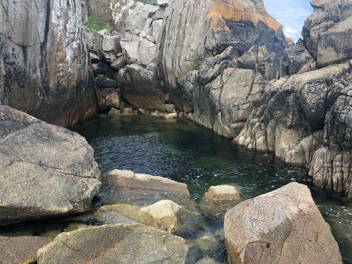 Les Fous De Bassans Panzió Poullan-sur-Mer Kültér fotó
